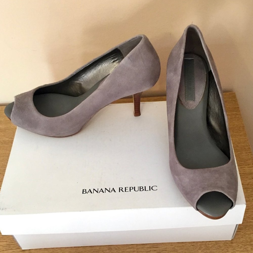 Banana Republic Kamea Grey Suede Heels Size 7